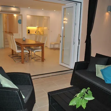 Villa Direct Seafront *