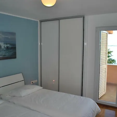 Direct Seafront Villa *