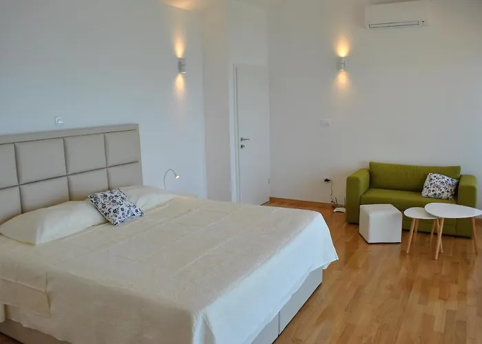 Villa Direct Seafront *