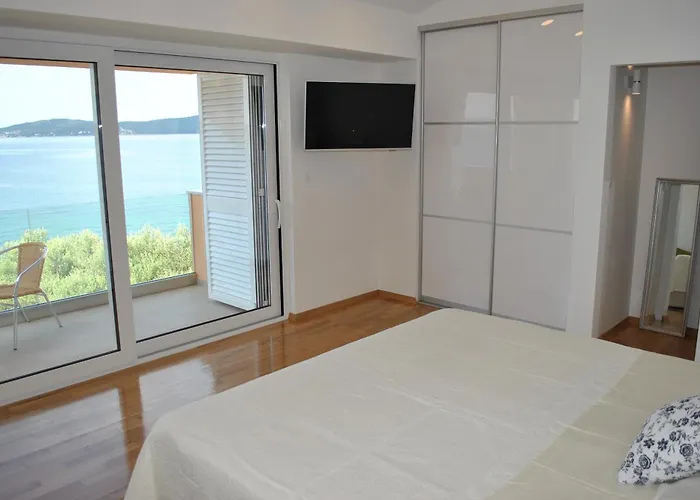 Villa Direct Seafront *