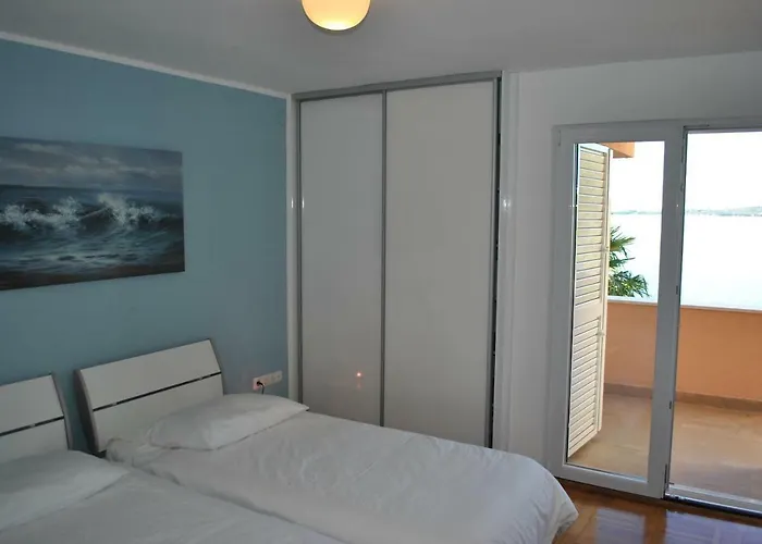 Direct Seafront Villa *