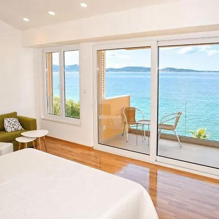 Villa Direct Seafront *