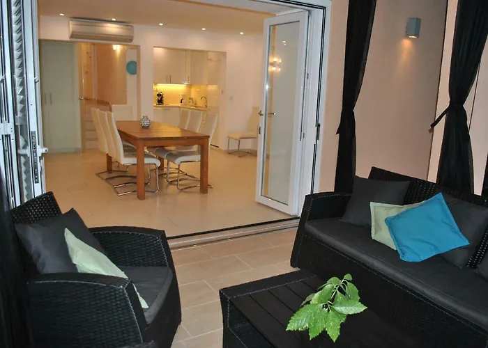 Villa Direct Seafront *